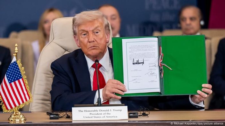 Sem Netanyahu nem Hamas, Trump assina cessar-fogo em Gaza