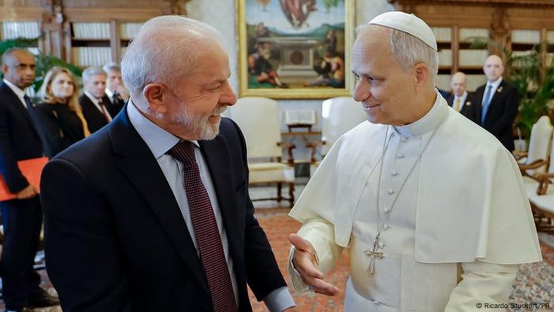 Papa Leão 14 promete a Lula visita ao Brasil em hora 'oportuna'