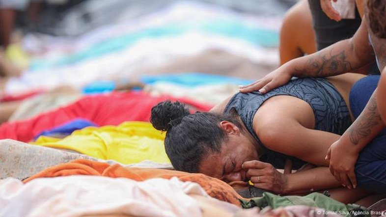 Moradores encontram mais de 70 corpos no Rio após ação policial