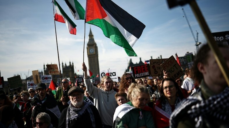 Alívio e ceticismo em protesto pró-palestinos em Londres