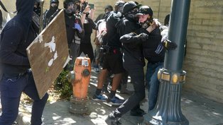 Membros do Antifa são acusados de terrorismo por ataque ao ICE