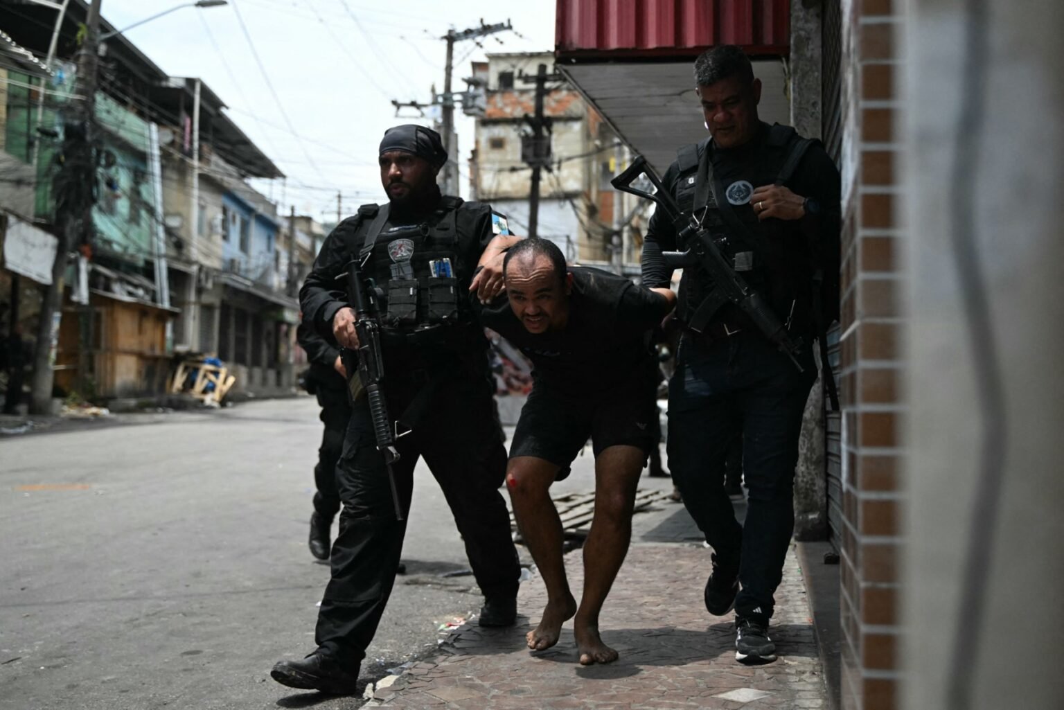 Veja fotos e vídeos do cenário de guerra no Rio de Janeiro - ISTOÉ ...