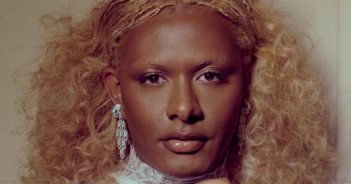 Com 7 indicações, Liniker é confirmada como uma das atrações no Grammy Latino