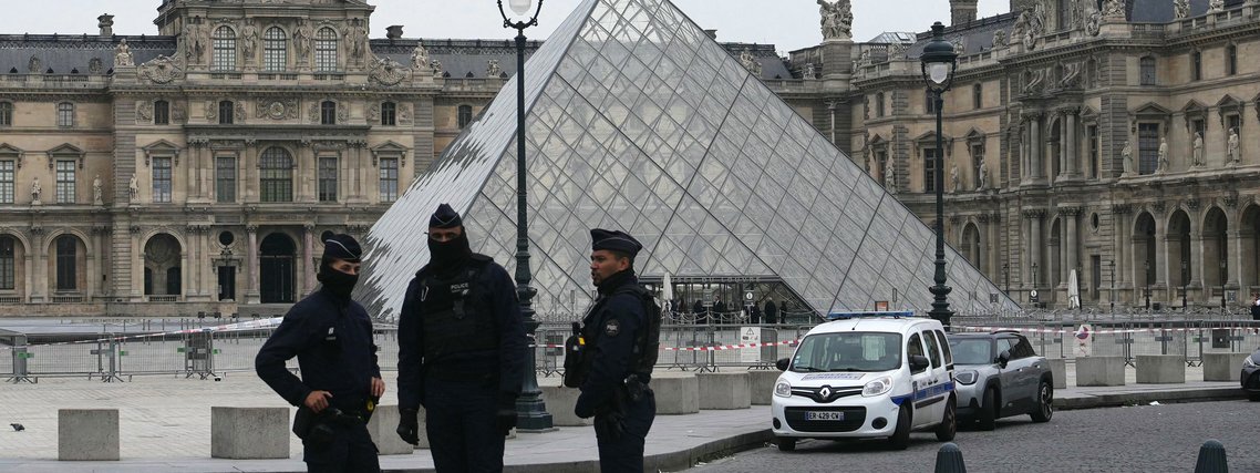 Museu do Louvre foi assaltado na França