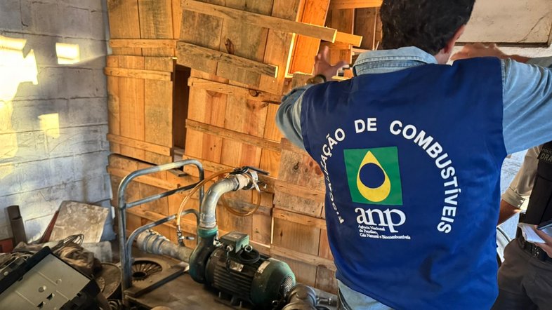Agentes da polícia e da ANP, na Operação Primus