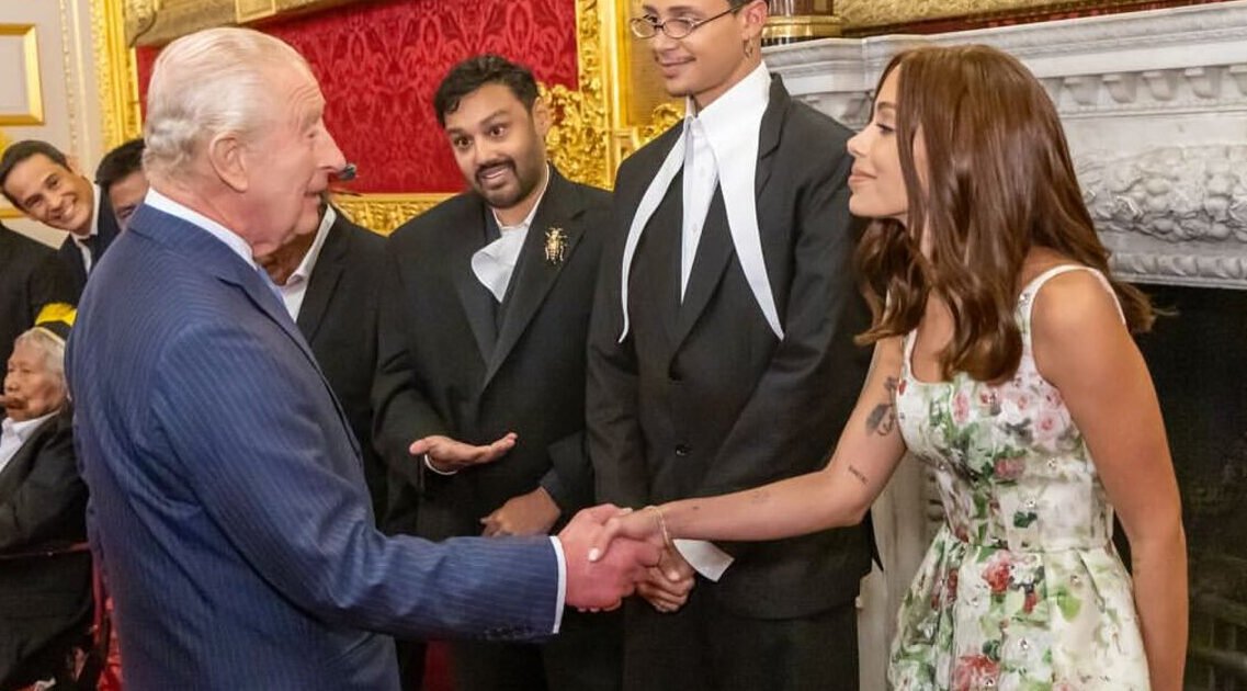 Anitta se encontra com rei Charles III durante evento na Inglaterra
