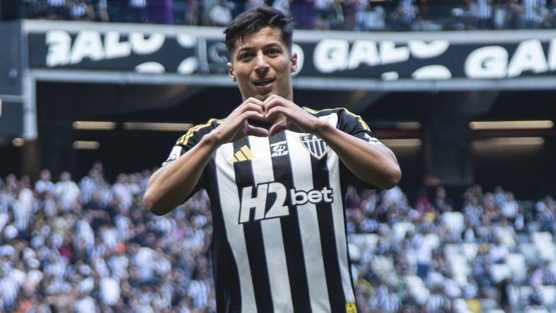 Gol do Atlético-MG marcado pelo meio-campista Alan Franco