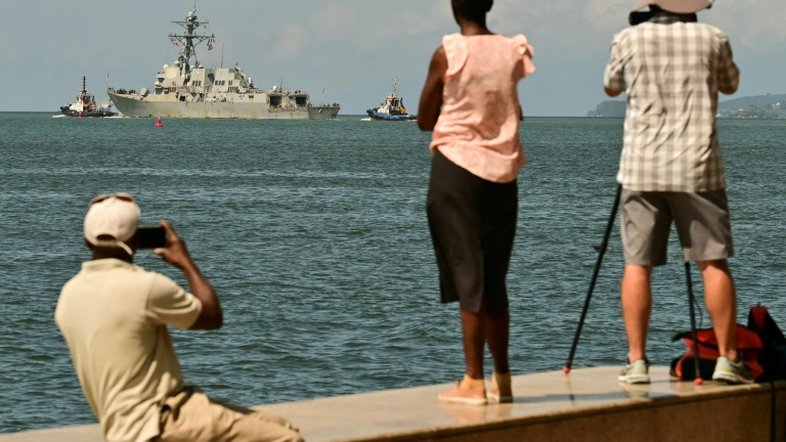 Destróier dos EUA deixa Trinidad e Tobago após quatro dias em frente à costa da Venezuela