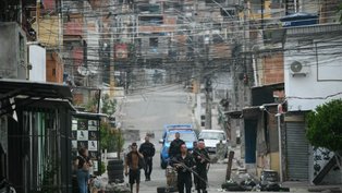 Operação policial na Vila Cruzeiro, Rio de Janeiro - AFP