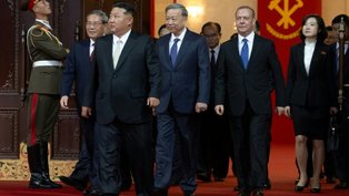 Coreia do Norte diz que realizou desfile militar com convidados de alto nível