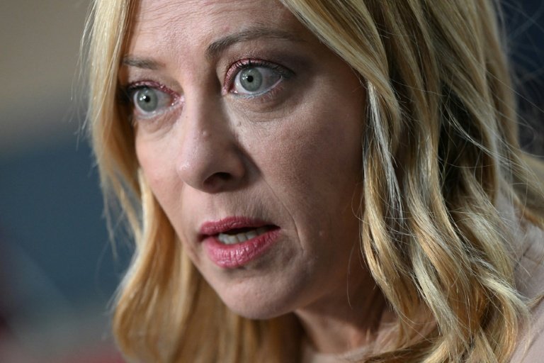 Meloni supera Berlusconi e tem 2º governo mais longevo da Itália