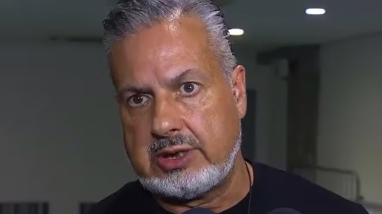 Diretor do Flamengo detona arbitragem e sugere favorecimento ao Palmeiras