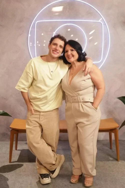 Famosos gravam vinheta de fim de ano na Globo com familiares; confira as fotos
