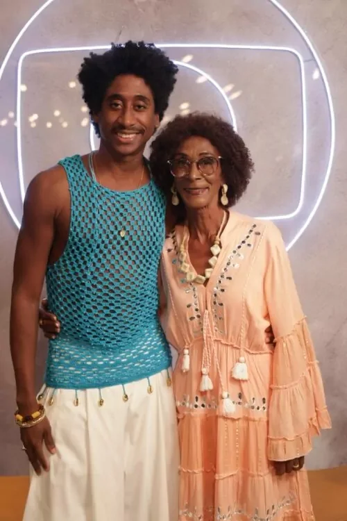Famosos gravam vinheta de fim de ano na Globo com familiares; confira as fotos