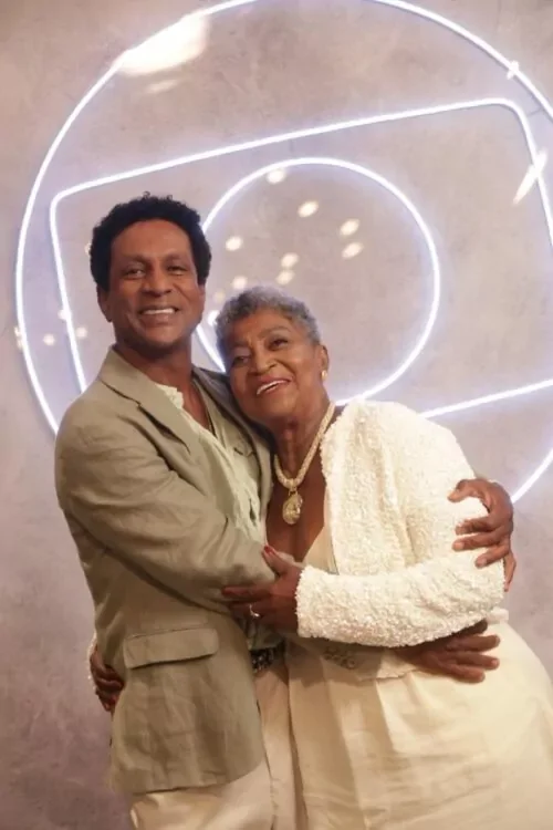 Famosos gravam vinheta de fim de ano na Globo com familiares; confira as fotos