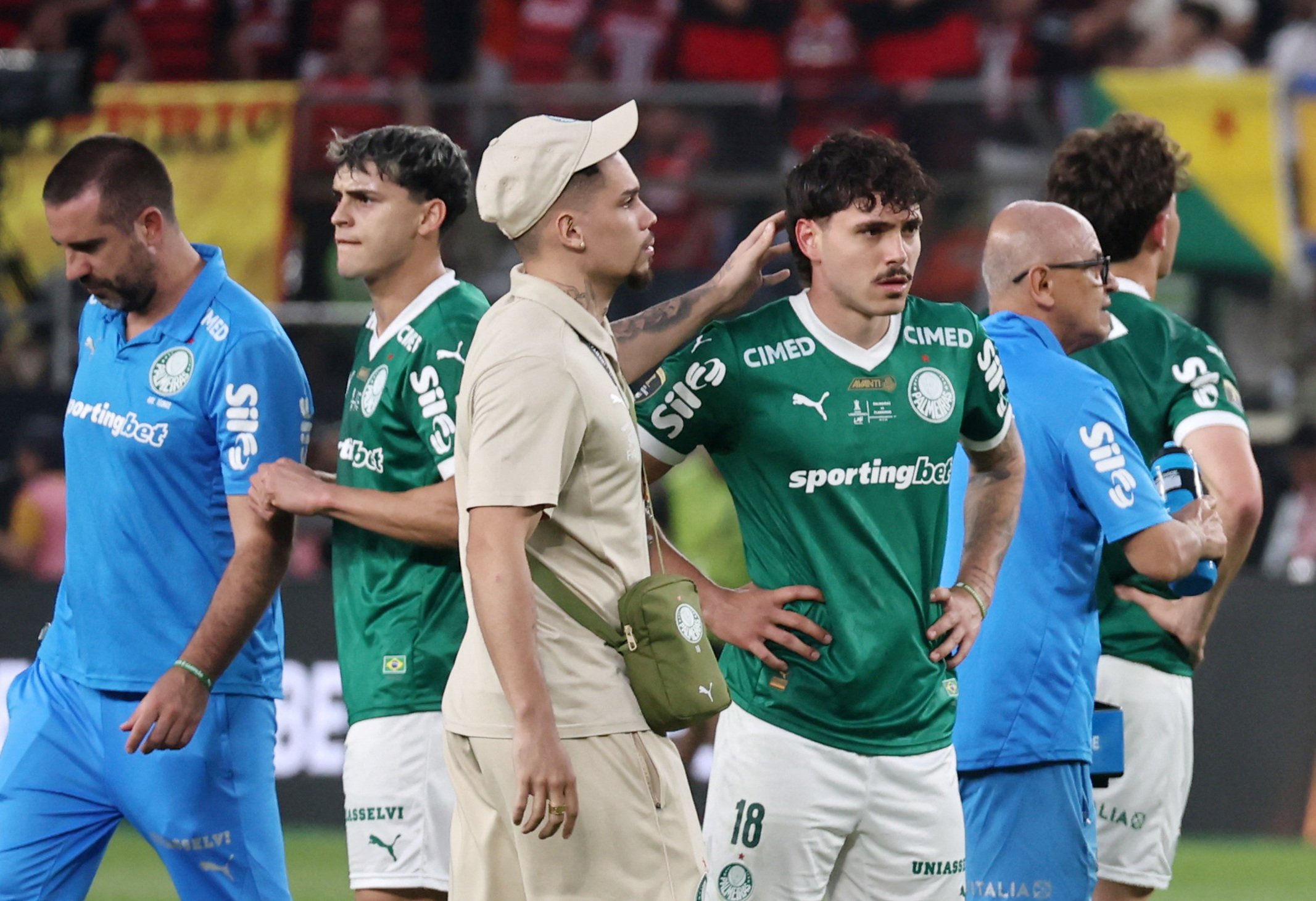 Mauricio, do Palmeiras, parece desanimado após a partida