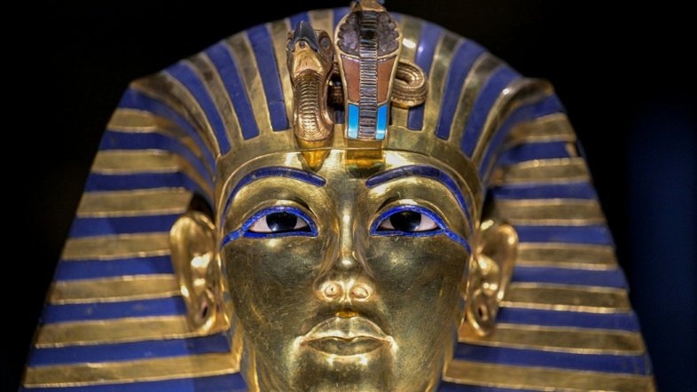Milhares de visitantes vão à exposição de Tutancâmon no Grande Museu Egípcio