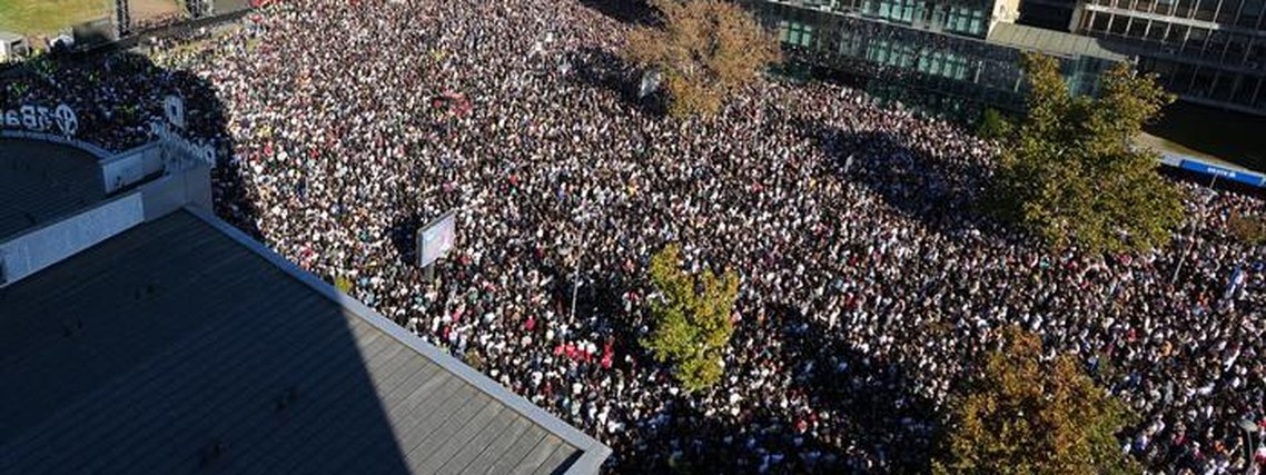 Milhares protestam na Sérvia em atos contra o governo