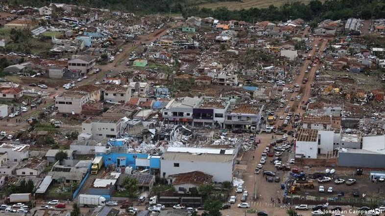Tornado deixa 6 mortos e arrasa cidade no Paraná