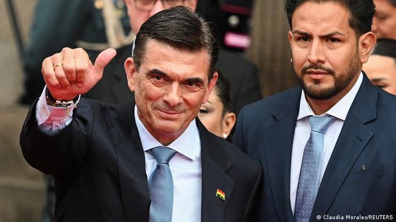 Paz assume na Bolívia e promete "capitalismo para todos"