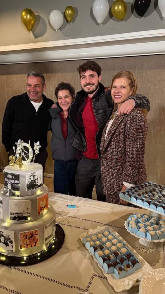 Filho de Gugu, João Liberato comemora aniversário ao lado da mãe, Rose Miriam 5 Filho de Gugu, João Liberato comemora aniversário ao lado da mãe, Rose Miriam