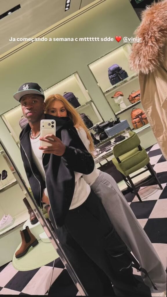 Virginia posta foto com namorado Vini Jr. e afasta rumores de que estaria solteira