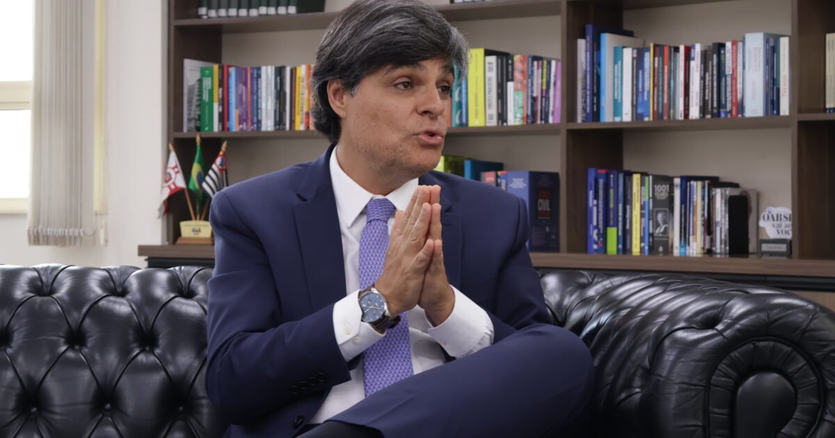 Presidente da OAB-SP pede investigação de ministros do STF que voam de jatinho