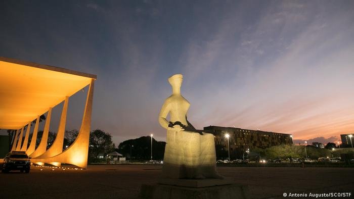 Extra de juízes pode chegar a 17 vezes a renda média mensal do brasileiro Extra de juízes pode chegar a 17 vezes a renda média mensal do brasileiro