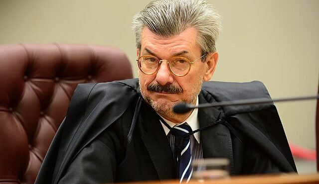 Ministro do STJ afastado por assédio sexual mantém salário de R$ 100 mil