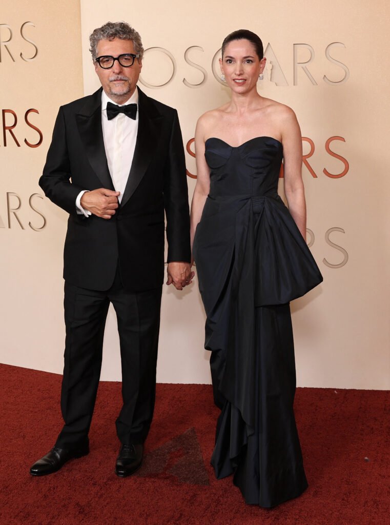 Kleber Mendonca Filho e a esposa, a produtora Emilie Lesclaux, no OscarREUTERS/Daniel Cole