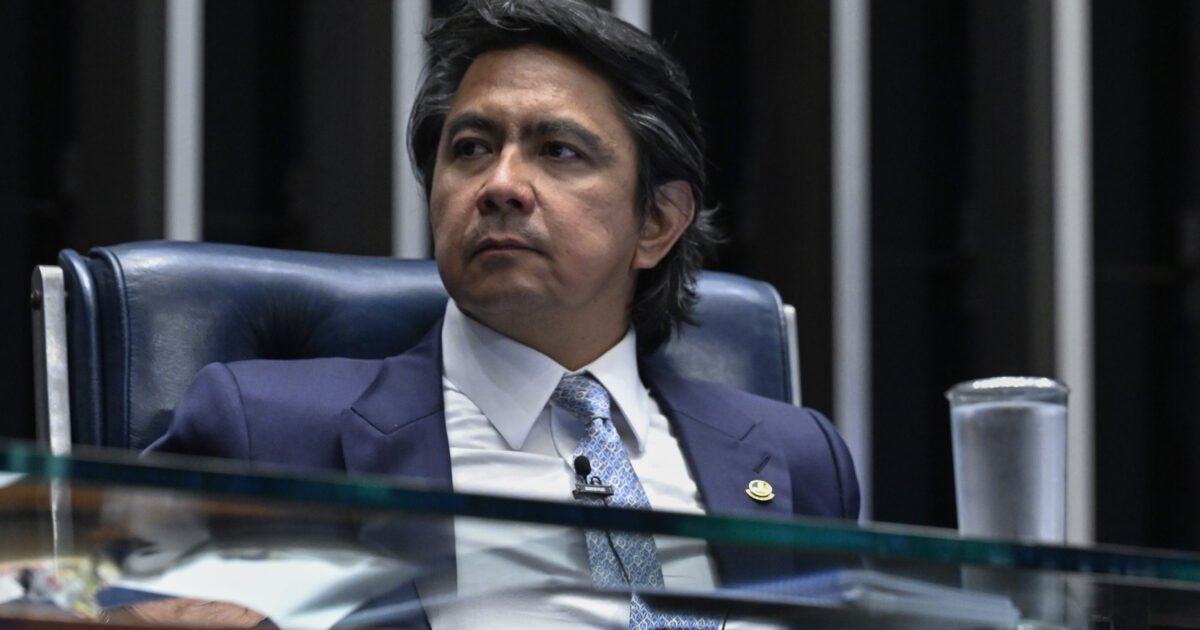 Senador ameaça PMs e foge de abordagem em SP