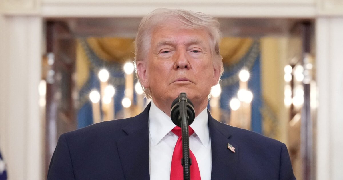 Trump demite procuradora-geral em meio a controvérsias sobre Epstein