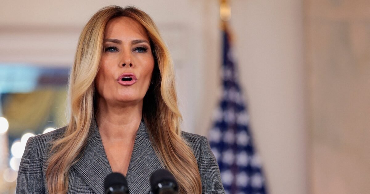 Melania Trump diz que nunca se relacionou com Epstein: ‘Mentiras precisam acabar’