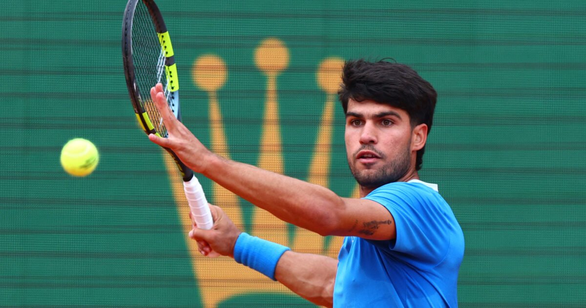 Lesão no pulso tira Carlos Alcaraz de Roland Garros