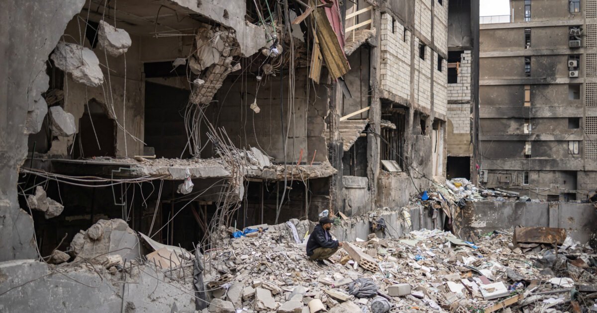 Grupo armado libanês Hezbollah dispara contra Israel, alegando violações de trégua