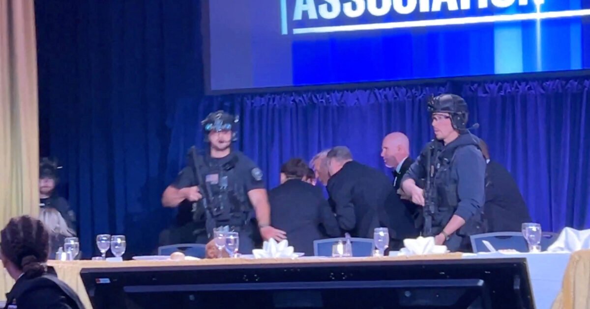 Trump é retirado de jantar com jornalistas após ataque a tiros