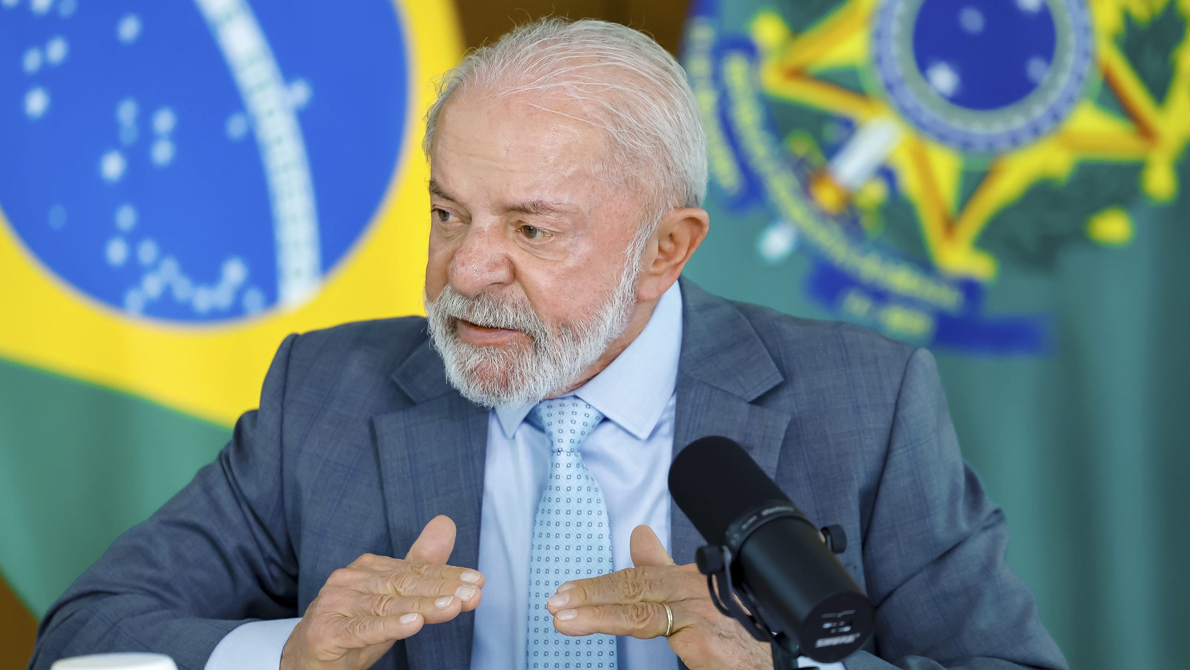 Presidente da República, Luiz Inácio Lula da Silva fala com a imprensa no Planalto