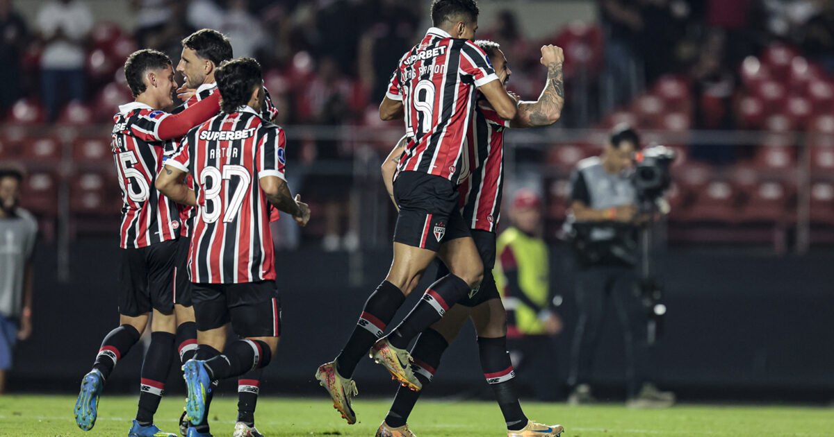 São Paulo encara o Vasco em busca de reabilitação no Brasileirão