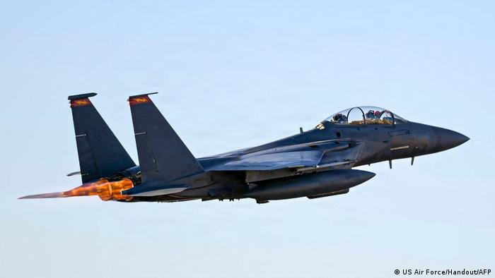 EUA resgatam piloto de caça abatido no Irã; Trump elogia ação audaciosa