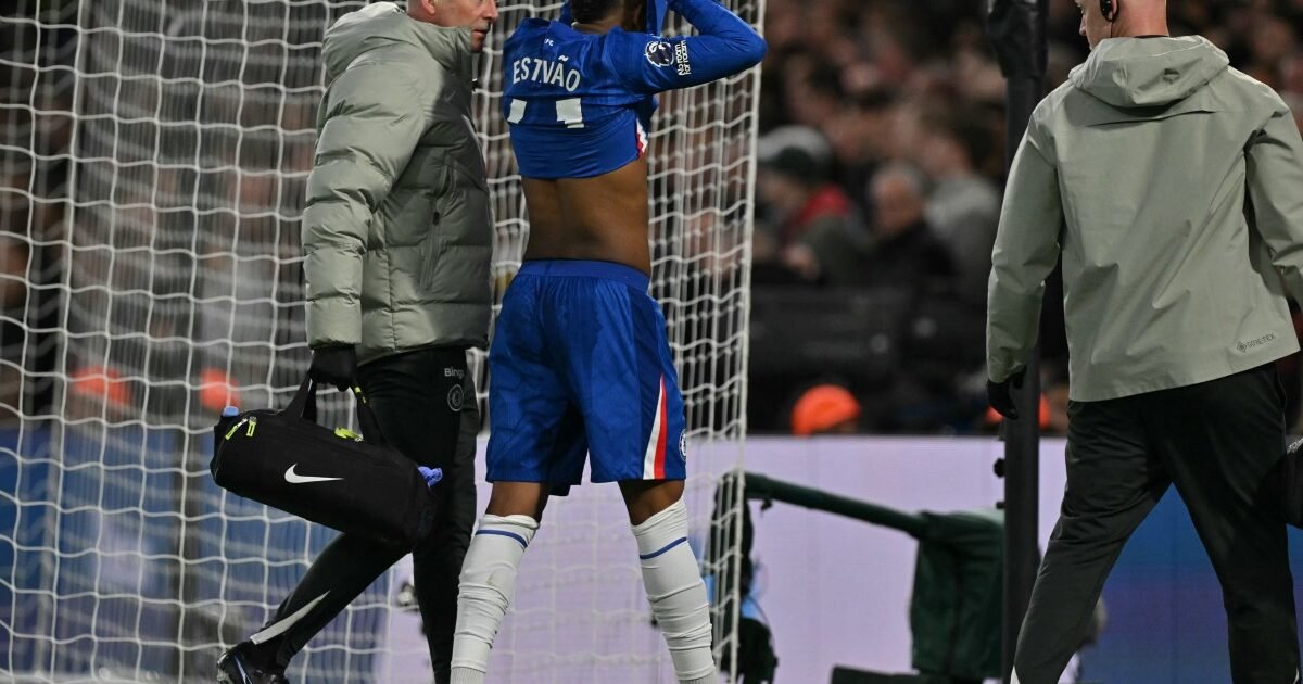 Estêvão deixa jogo do Chelsea mancando a um mês de convocação para a Copa