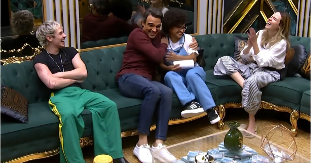 BBB26: Tadeu Schmidt surpreende finalistas e entra na casa: ‘Eu amo vocês’