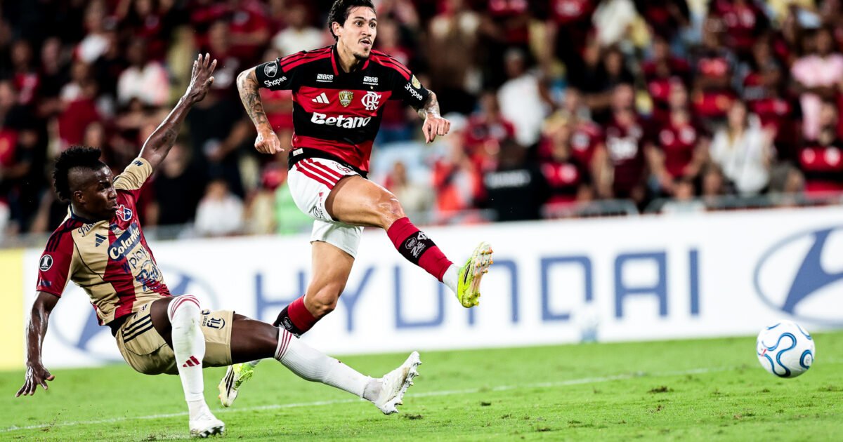 Flamengo passa fácil pelo Independiente Medellín e segue 100% na Libertadores
