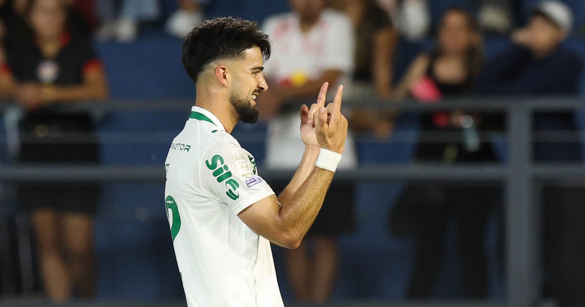 Palmeiras bate o Red Bull Bragantino e se isola na liderança do Brasileirão