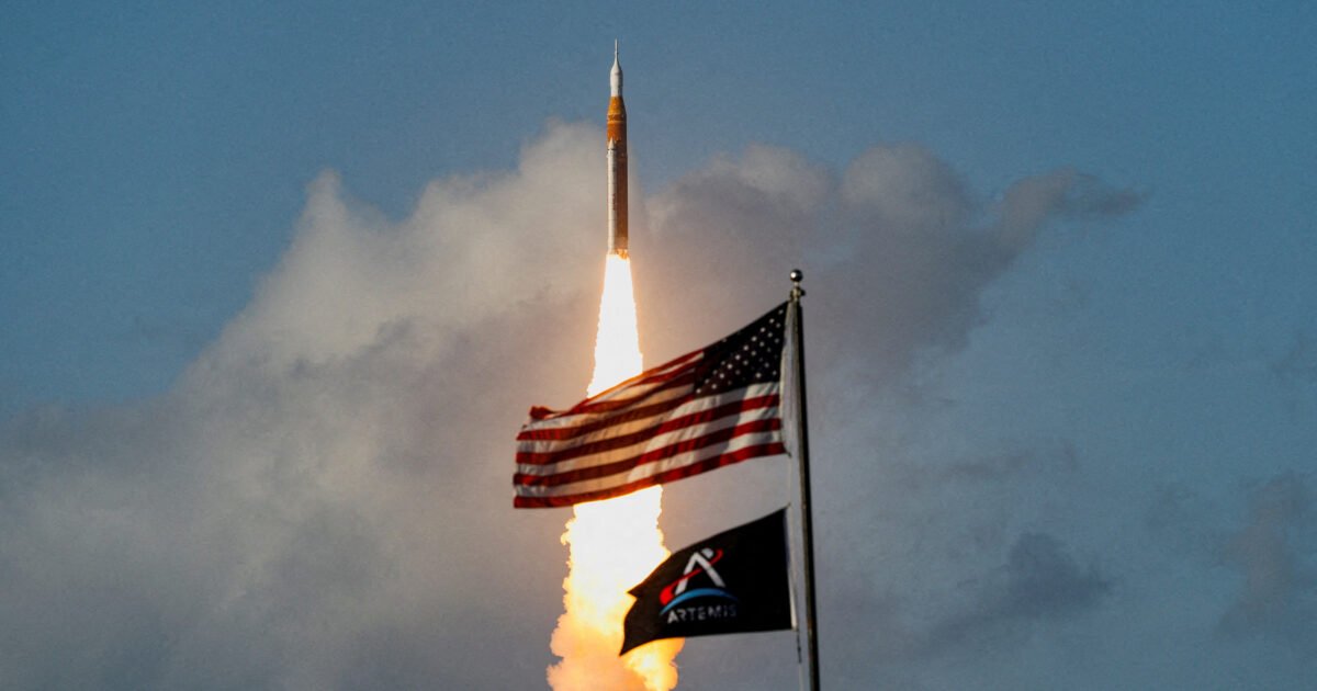 Missão Artemis II alcança órbita terrestre, rumo à Lua