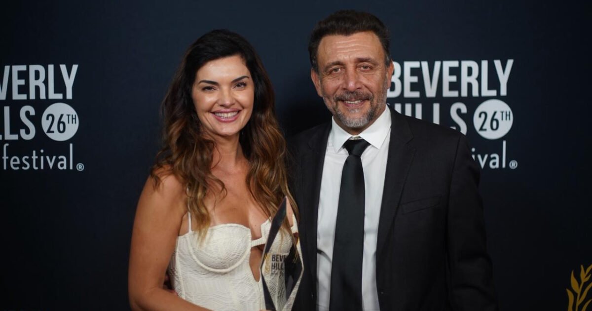 Mayana Neiva celebra conquista de prêmio em festival de cinema em Hollywood