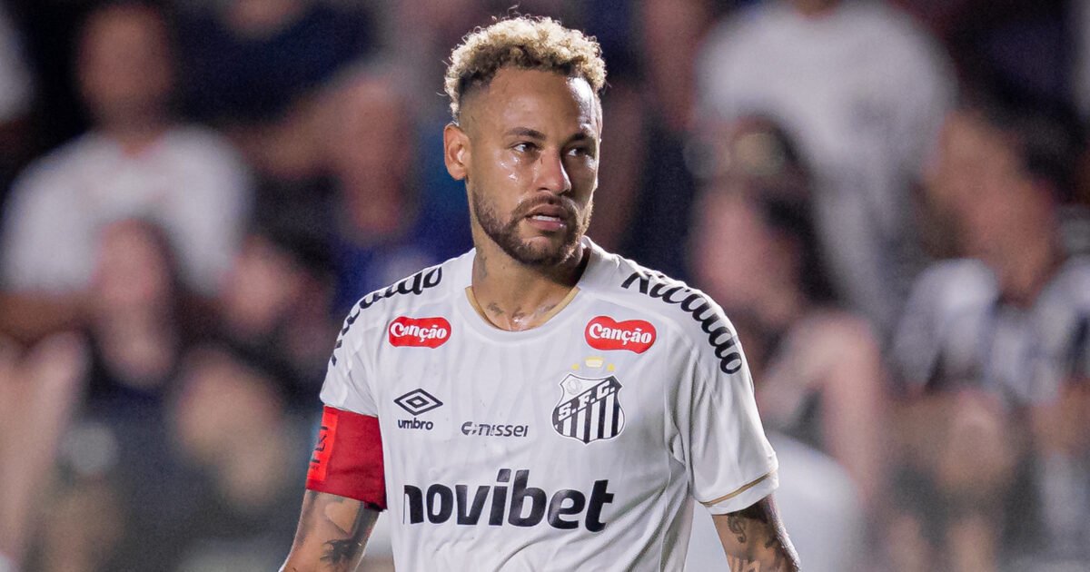 Neymar falta a treino por virose um dia após ser flagrado em boteco em Santos