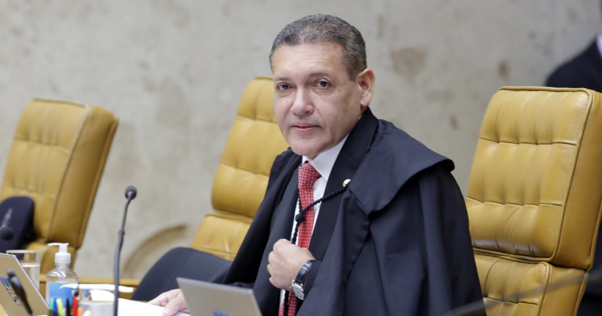 Nunes Marques toma posse na presidência do TSE e vai comandar eleições