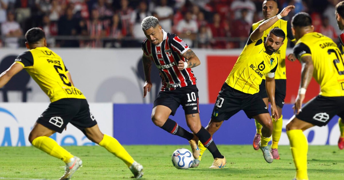 São Paulo ouve vaias, mas vence O’Higgins e mantém 100% na Sul-Americana