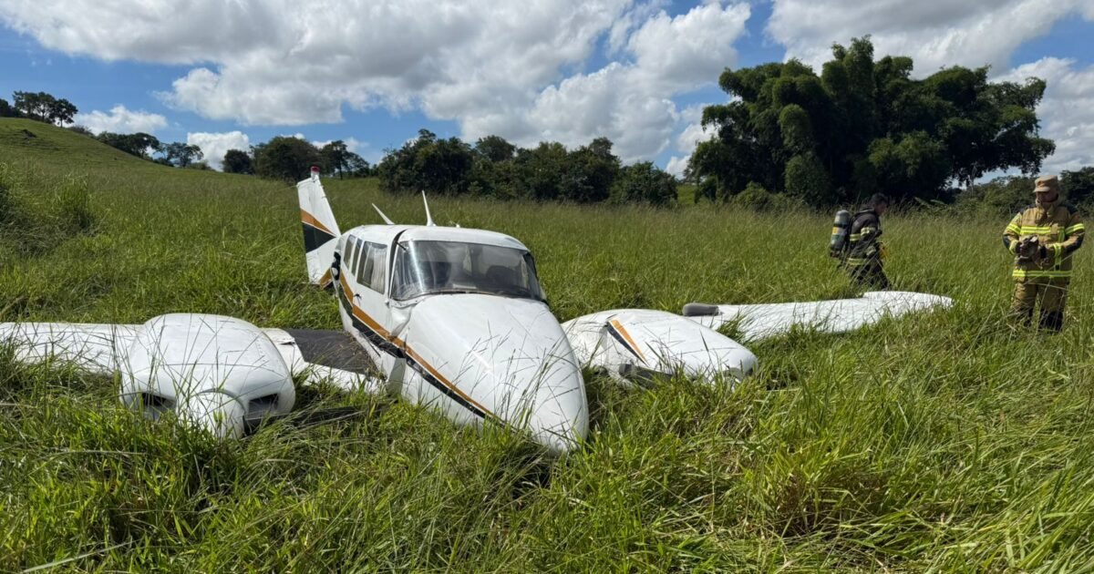 GO: avião de pequeno porte faz pouso de emergência perto de faculdade