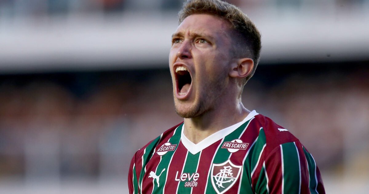 Fluminense vira sobre o Santos e se mantém entre os primeiros do Brasileirão